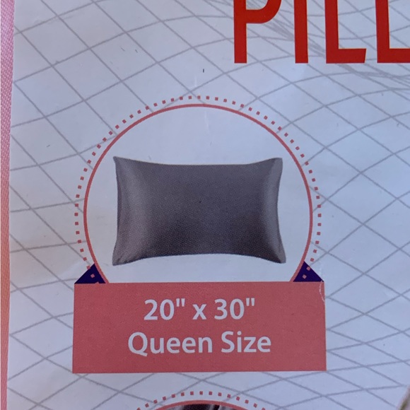 NWT Pair of satin pillow cases in pink queen size - Picture 4 of 4